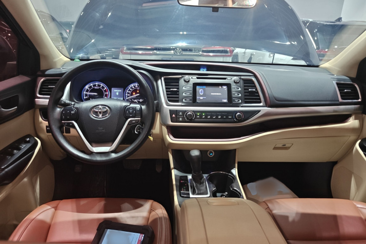 丰田 汉兰达 2017款 2.0T 两驱精英版 5座中控内饰7002
