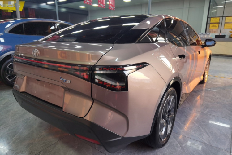 丰田bZ3 2023款 616km 长续航Premium车身外观7