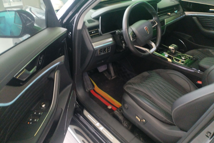 红旗HS5 2022款 改款 2.0T 智联旗享版中控内饰20