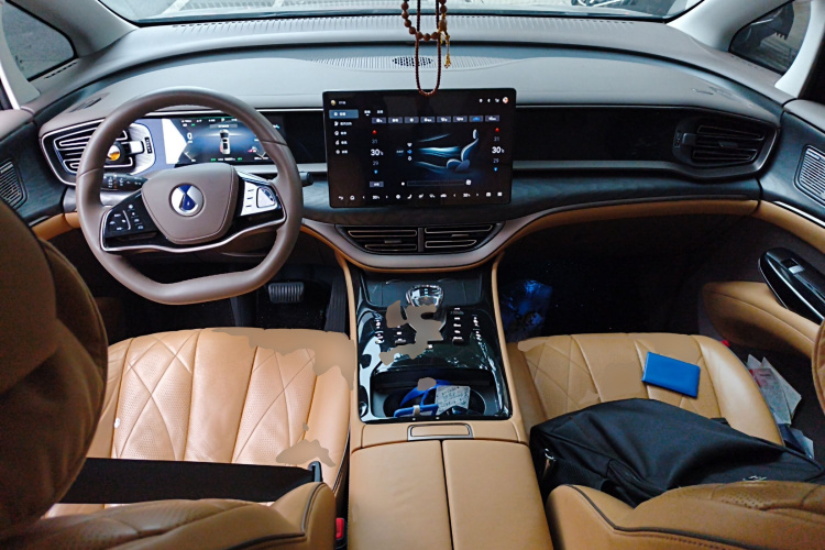 腾势D9 2022款 DM-i 1040 尊贵型中控内饰12