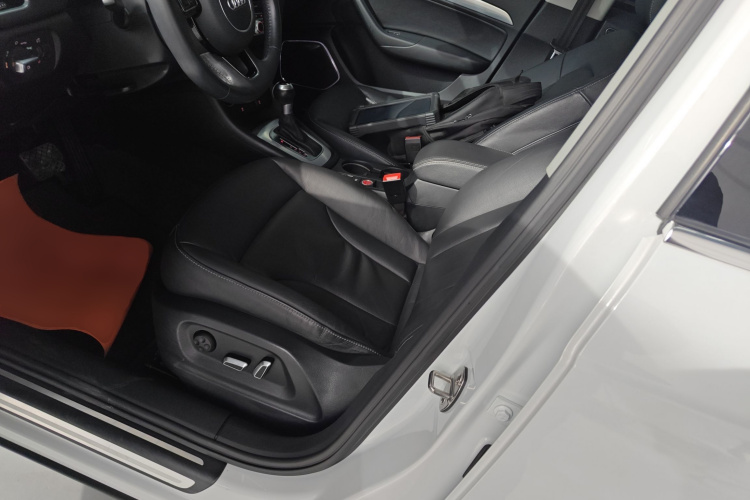 奥迪Q3 2018款 30周年年型 30 TFSI 风尚型局部细节19