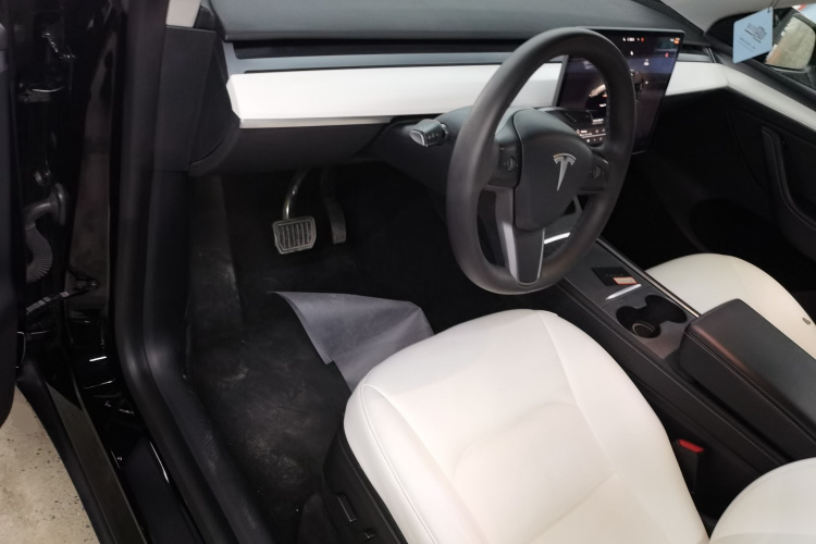 特斯拉 Model Y 2022款 长续航全轮驱动版中控内饰20