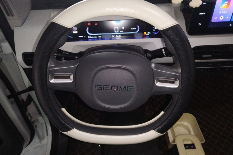 吉利银河 2023款 熊猫mini 200km 耐力熊中控内饰13