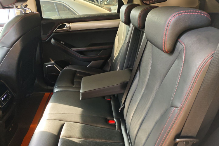 比亚迪 唐新能源 2018款 DM 2.0T 全时四驱智联创领型 7座 国V中控内饰7004