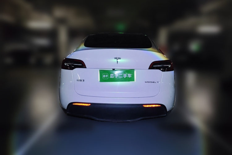 特斯拉 Model Y 2024款 后轮驱动版车身外观6