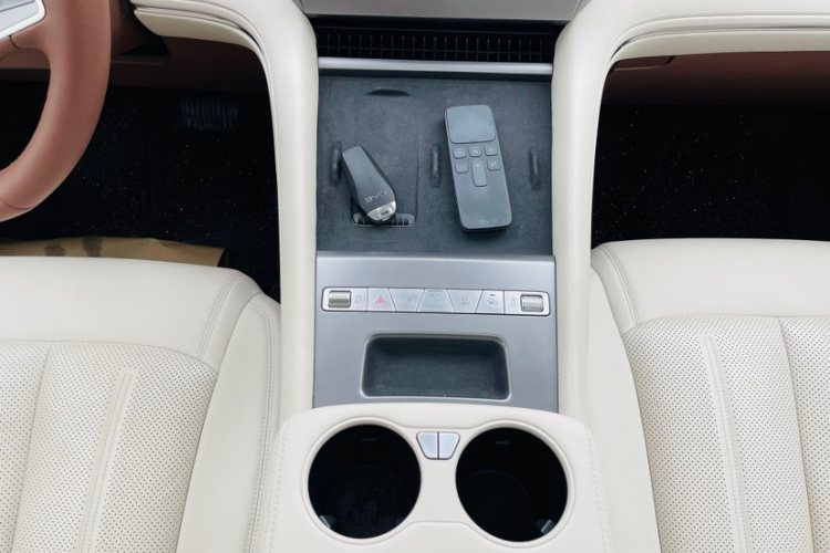 比亚迪 夏 2025款 DM-i 1.5T 180km 卓越型中控内饰7014