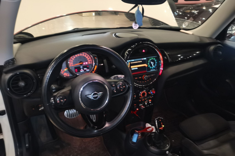 MINI 2018款 1.5T COOPER 经典派中控内饰12