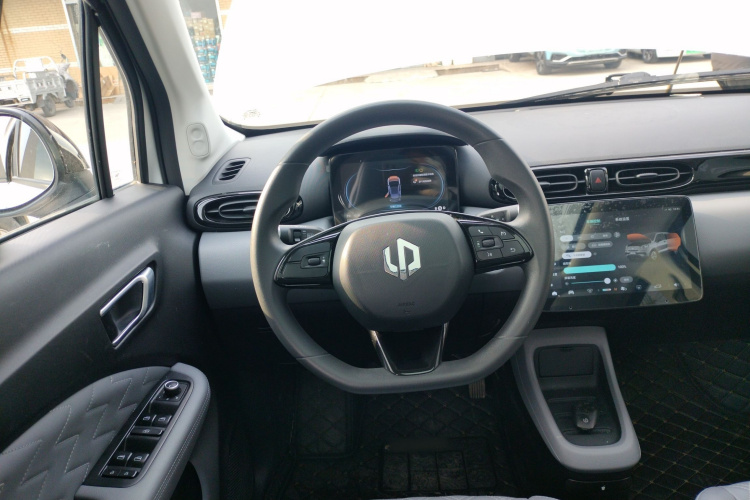 零跑汽车 零跑T03 2021款 400舒享版中控内饰13