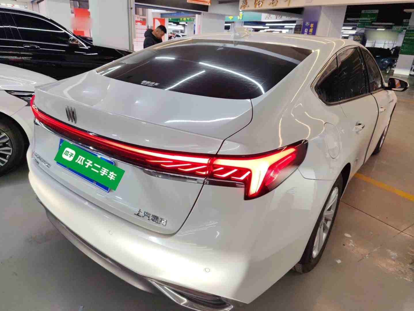 车辆右后45度整体外观
