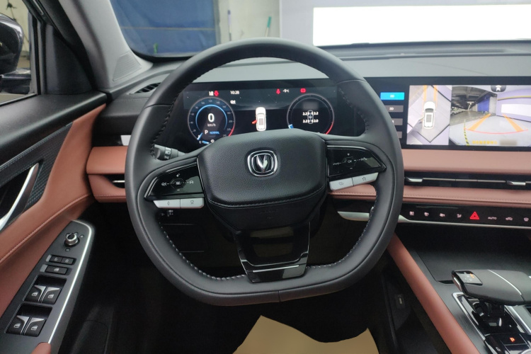 长安CS75 PLUS 2024款 第三代 冠军版 1.5T 智驾劲航型中控内饰13