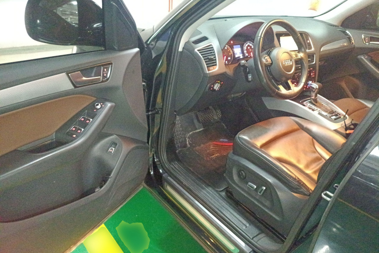 奥迪Q5 2016款 40 TFSI 技术型中控内饰20