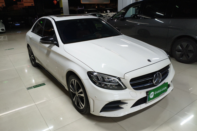 奔驰C级 2019款 C 260 运动版车身外观3