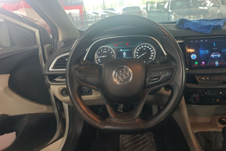 别克 英朗 2015款 15N 手动精英型中控内饰13