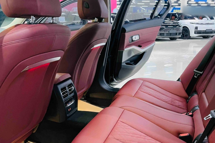 宝马3系 2024款 325Li M运动套装中控内饰7002