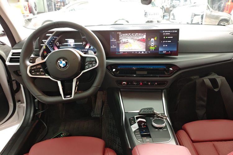 宝马3系 2025款 325i M运动套装中控内饰7002