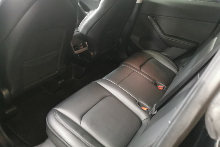 特斯拉 Model Y 2022款 改款 后轮驱动版中控内饰21