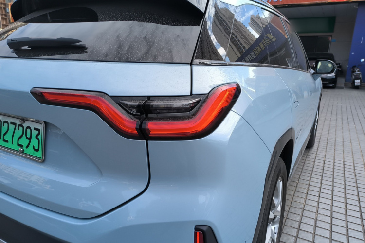 蔚来ES6 2020款 420KM 运动版车身外观9