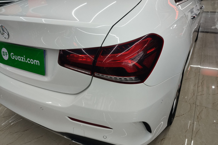 奔驰A级 2019款 A 200 L 运动轿车车身外观9