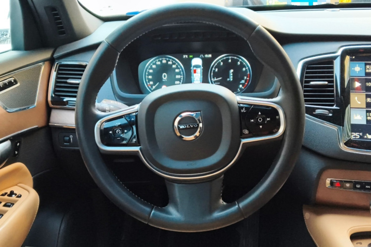 沃尔沃XC90 2018款 T6 智雅版 7座中控内饰13