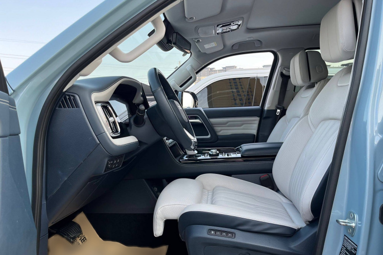 北京BJ60 2022款 2.0T 十一版 五座中控内饰7002