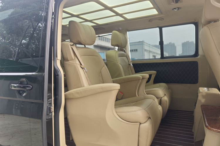 大众 凯路威 2018款 2.0TSI 四驱豪华版 7座中控内饰7010