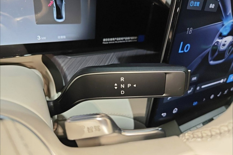 腾势Z9 2024款 1100km 四驱Max版中控内饰7005