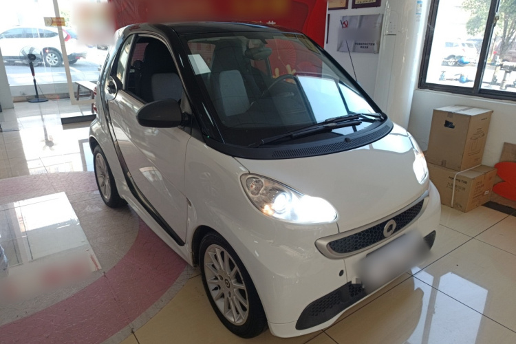 smart fortwo 2012款 1.0 MHD 硬顶舒适版车身外观3