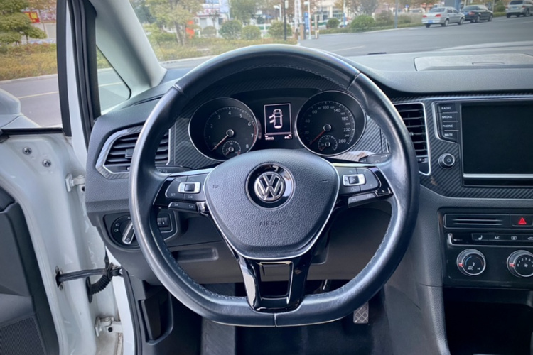 大众 高尔夫·嘉旅 2016款 230TSI 自动豪华型局部细节13