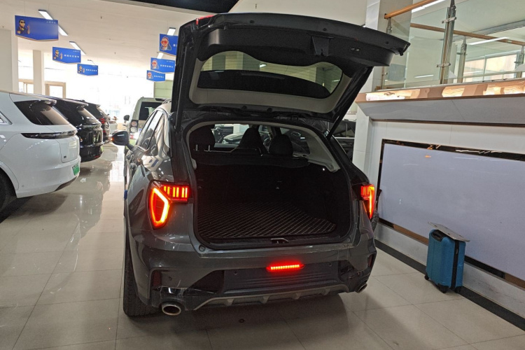 领克01 2021款 2.0TD 两驱型Pro机舱底盘23