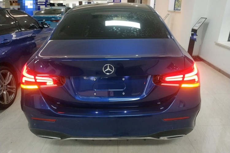 奔驰A级 2022款 A 200 L 运动轿车动感型车身外观6