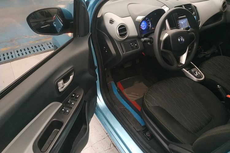 长安欧尚 奔奔E-Star 2021款 国民版 心悦版 磷酸铁锂（31.86kWh）中控内饰7003