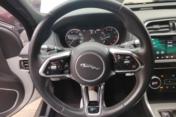 捷豹XEL 2020款 2.0T 200PS R-DYNAMIC 青春运动版中控内饰13