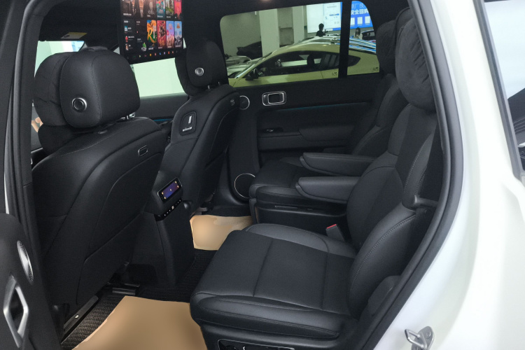理想汽车 理想L9 2025款 Ultra 智能焕新版中控内饰21