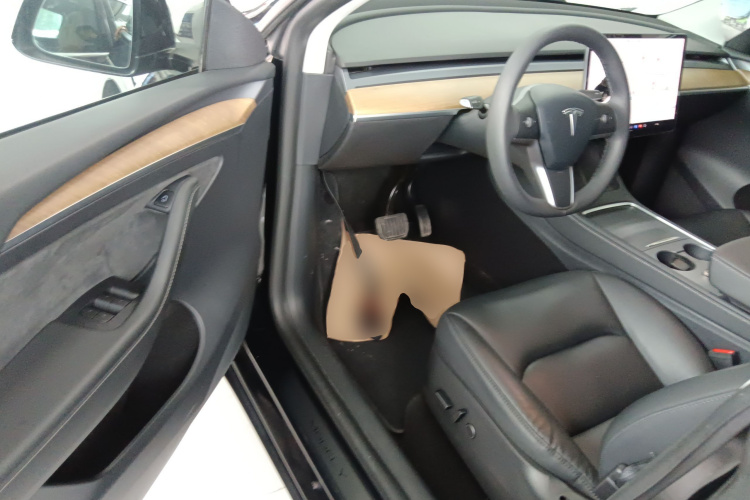 特斯拉 Model Y 2021款 长续航全轮驱动版中控内饰20