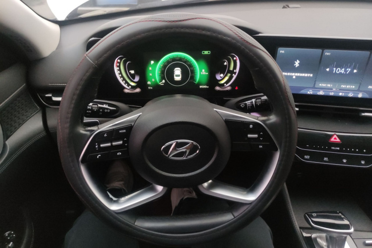 现代 名图 2021款 1.8L CVT GLX精英版中控内饰13