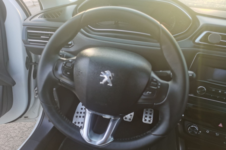 标致308 2018款 1.6L 手动时尚版局部细节13