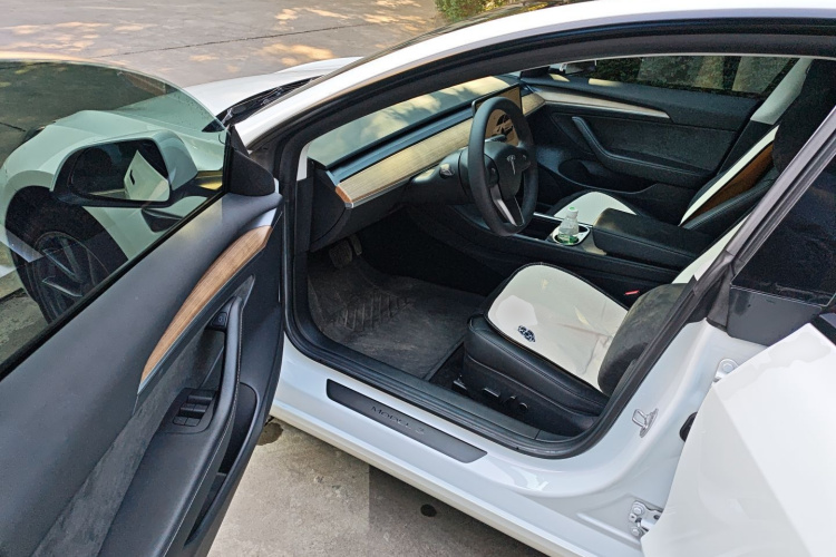 特斯拉 Model 3 2022款 后轮驱动版中控内饰20