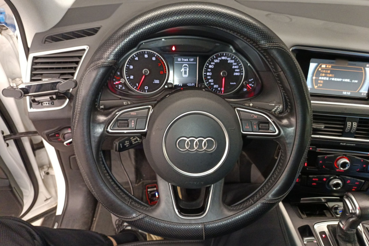 奥迪Q5 2016款 40 TFSI 进取型中控内饰13