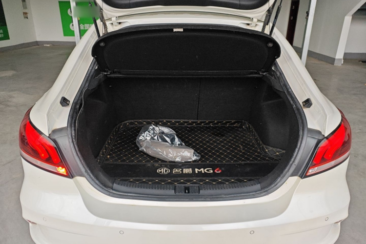 名爵 MG6 2019款 20T 自动运动版机舱底盘23