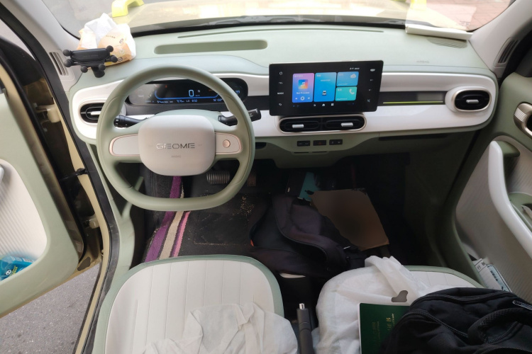 吉利银河 2025款 210km 熊猫骑士中控内饰12
