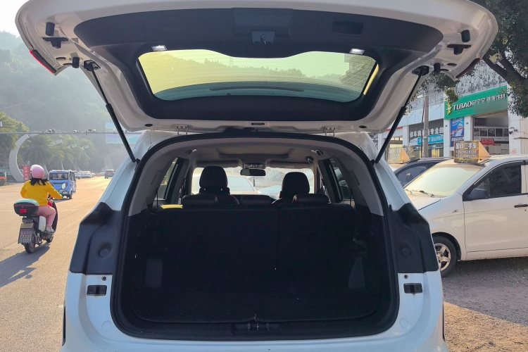 捷途X90 2020款 1.5T DCT影智版 5座机舱底盘23