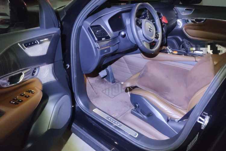 沃尔沃XC90 2024款 B6 智雅豪华版 7座中控内饰20