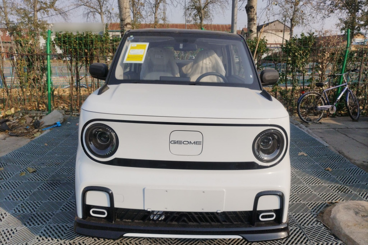 吉利银河 2025款 210km 熊猫卡丁车身外观2