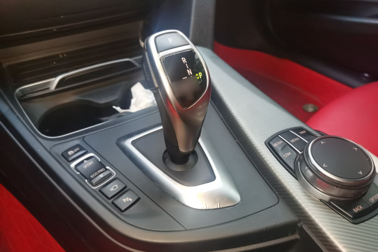 宝马3系 2019款 320i M运动曜夜版局部细节18