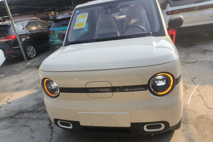 吉利银河 熊猫 2025款 210km 元气熊车身外观2