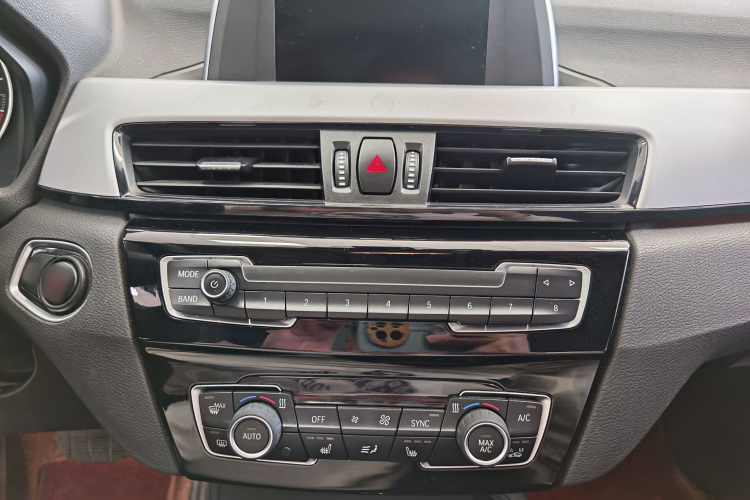 宝马X1 2016款 sDrive18Li 尊享型中控内饰7006