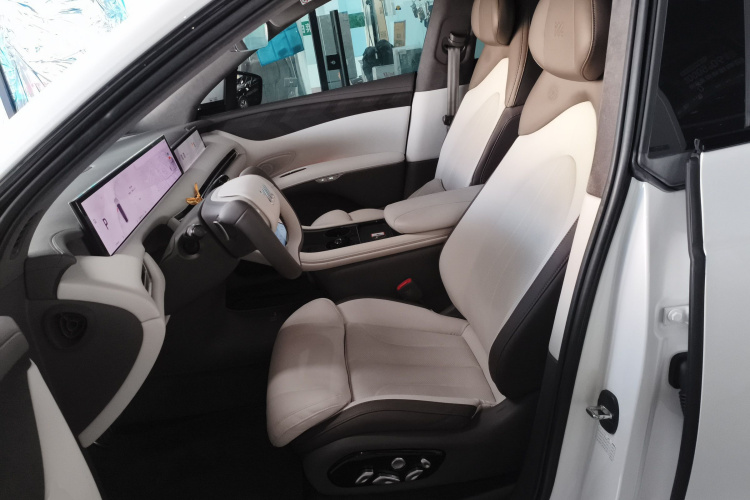 智己汽车 智己LS7 2023款 100kWh Lux后驱版中控内饰19