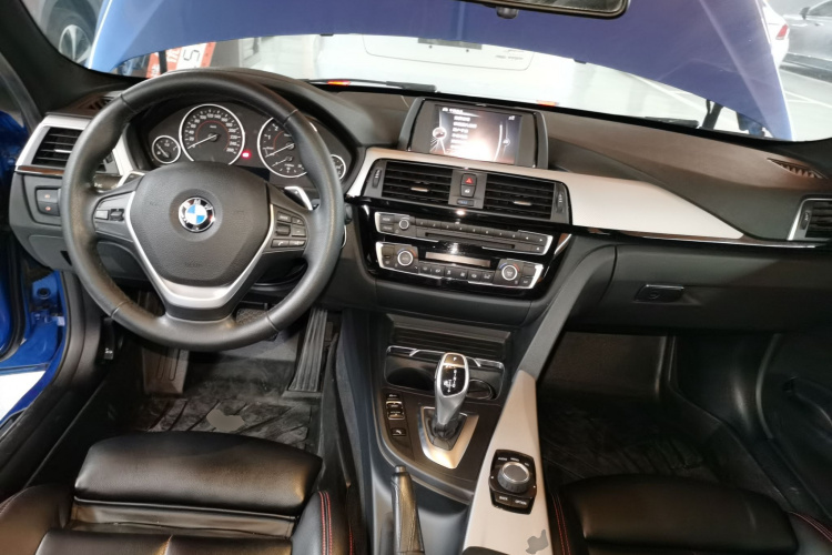 宝马3系 2017款 320i M运动型中控内饰12