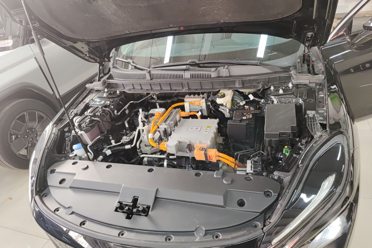 红旗E-QM5 2022款 431km 充电乐享版机舱底盘24