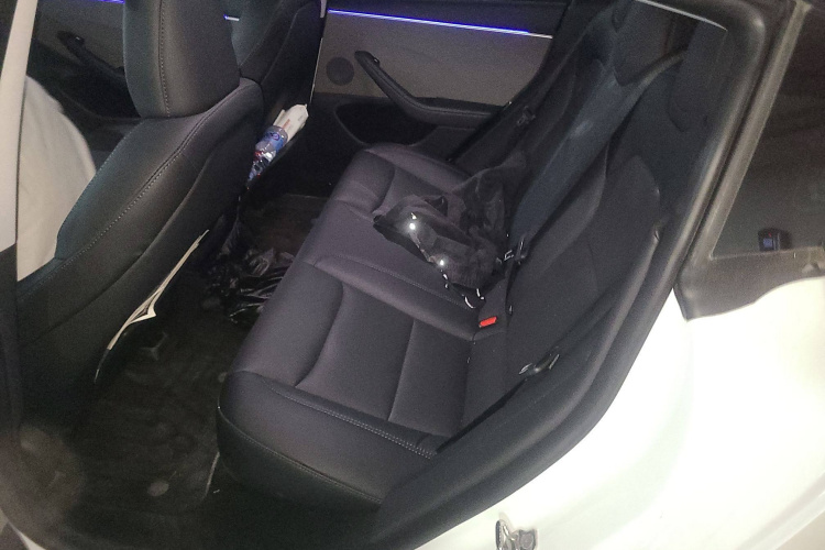 特斯拉 Model 3 2023款 后轮驱动版中控内饰7004